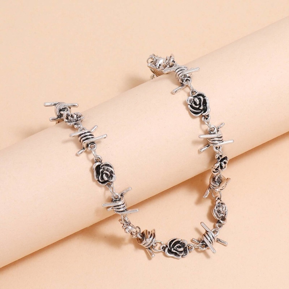 NEW Vintage Style silver Rose & Thorns choker Necklace. - Picture 4 of 7